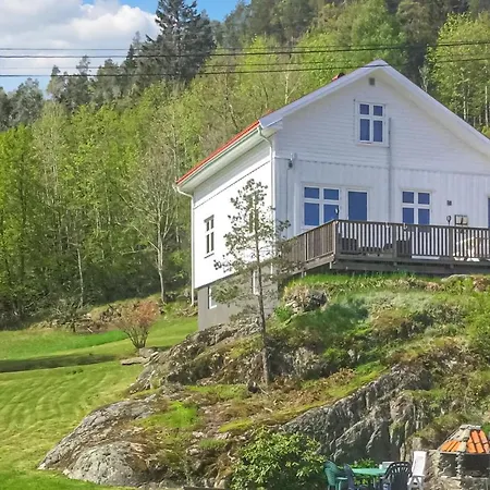 Holiday home 4 Bedroom Amazing In Sannidal