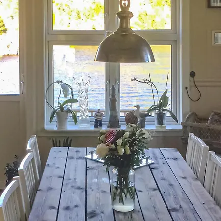 4 Bedroom Amazing In Сasa de vacaciones *