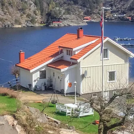 4 Bedroom Amazing In Сasa de vacaciones *
